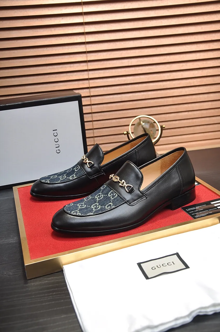 Men's shoes💰500💶Italy's top luxury men's shoe giant (GUCCI) (Gucci) (full cowhide lining) new arrival🍃Original European style🔰 Pleasant to the eye😍In order to make the shoes more durable and non-deformable🌀The production continues to follow traditional methods but there is still no lack of innovation💪Choose original sheepskin for the leather♻️ Smooth and natural And extra bright ⭐Made of imported cowhide, the first choice of rich people 38-45 (45 customized)